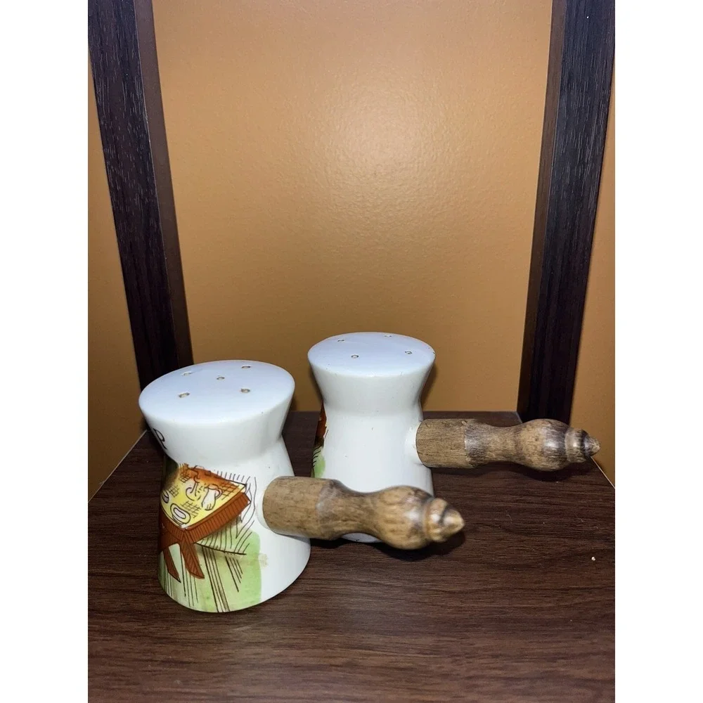 Davar Salt & Pepper Shakers ,Ceramic‎ ,made In Japan Wood Handles brass Vintage